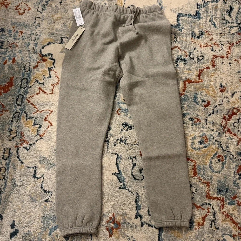 Essentials Fear Of God Sweatpants Dark Oatmeal Large - Picture 2 of 6